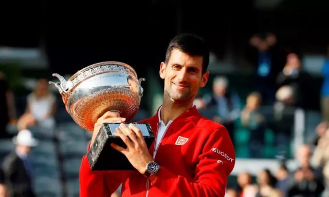  德约科维奇直落三盘横扫对手强势夺冠