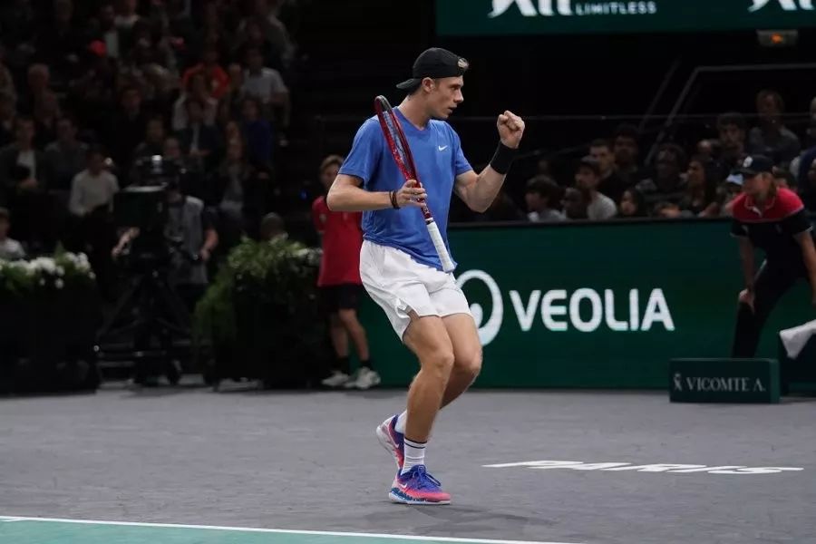  西西帕斯单反绝技频现，力克强敌晋级八强