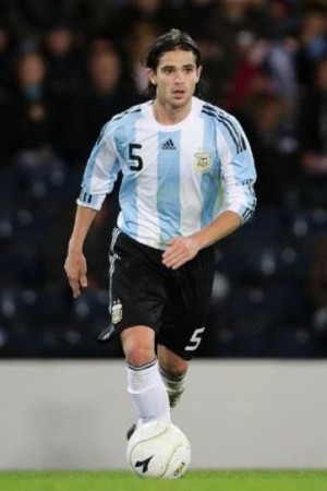  梅西领衔阿根廷队强势晋级美洲杯决赛圈