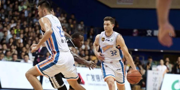  贾巴尔网前灵动，迈阿密公开赛挑落世界前三